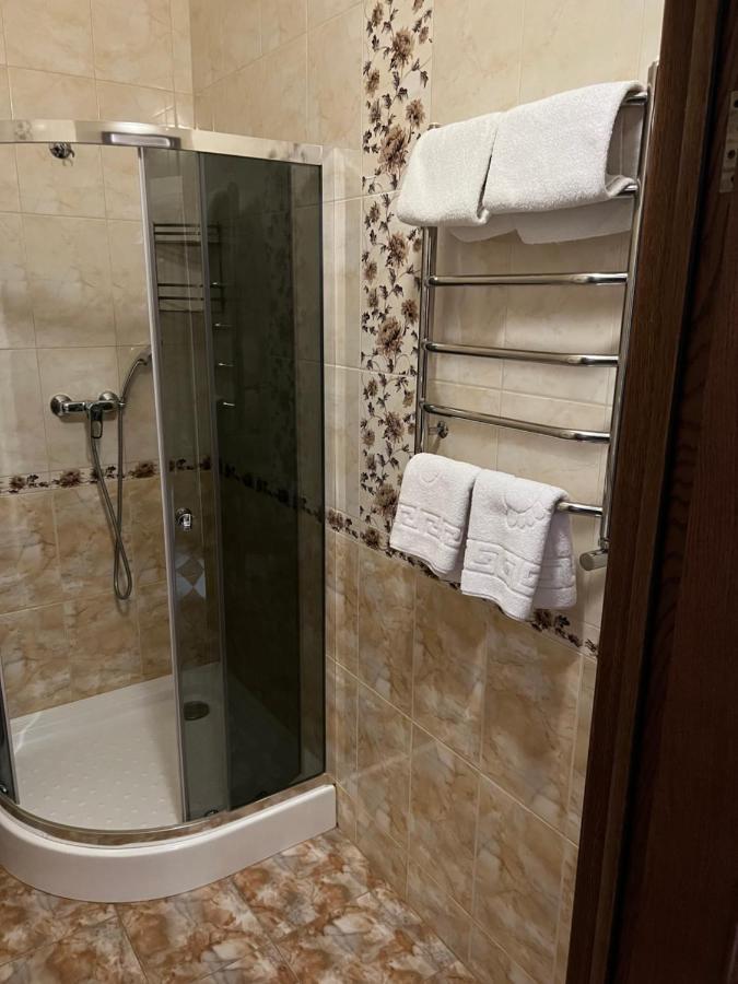 Гостиный Двор Надежда Hotell Khlibodarske Exteriör bild