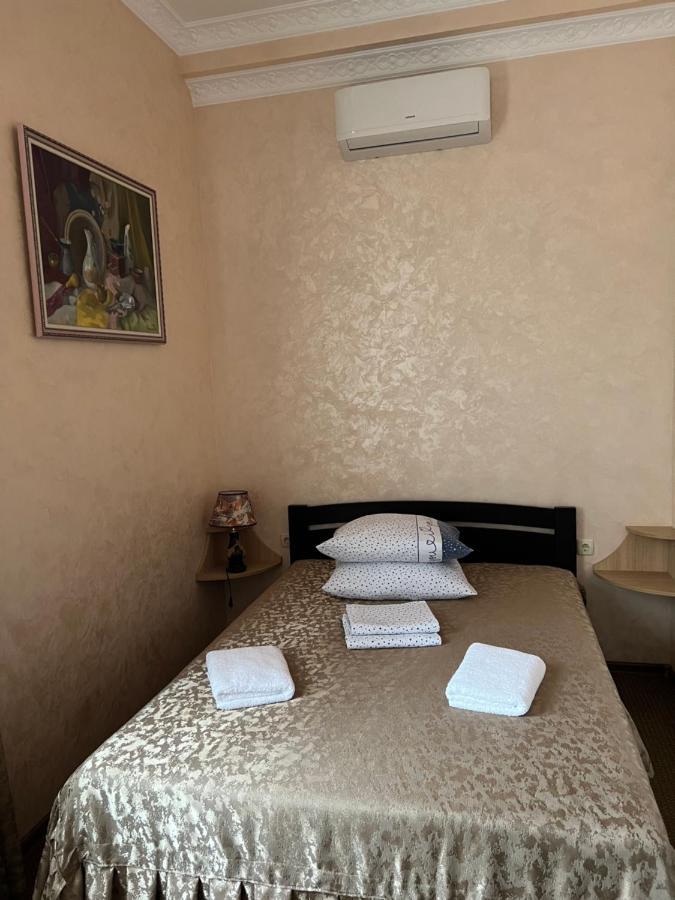 Гостиный Двор Надежда Hotell Khlibodarske Exteriör bild