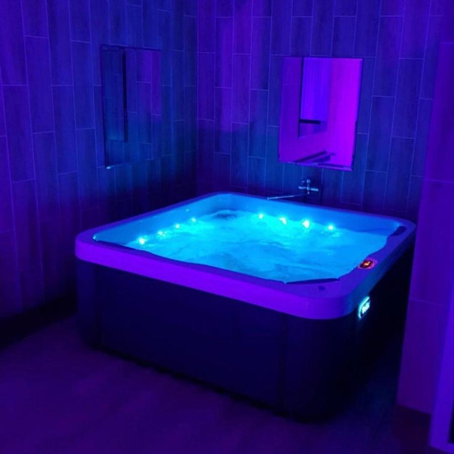 Гостиный Двор Надежда Hotell Khlibodarske Exteriör bild